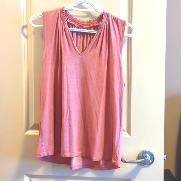 Rose pink sleeveless v neck top Size M - Picture 3 of 4